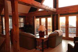 Eagle Mountain Cabin | RIVERVIEW CABIN -- Grandview Motel, LLC