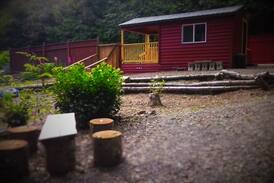 Otis House | Bloomin Cottage - Family Camp Off Grid experience!