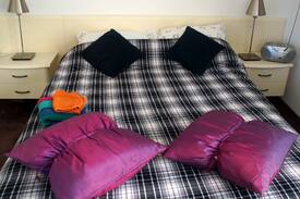 Almere Stad Bed & Breakfast | 1-4 ROOMS voor familie en groepen.. 6 pers. ROOM1
