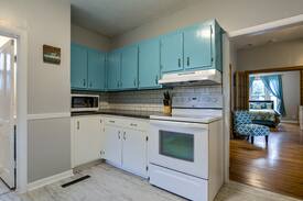 Lincoln House | Art Professor Bungalow-6 min Downtown-Dog Friendly