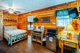 Hochatown Cabin | Sleepy Hollow Honeymoon cabin Centrally Located in the Heart of Hocatown! Walking Distance to Area Attractions.