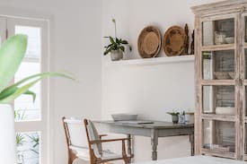 Byron Bay House | Pink Moon Bungalow; walk to beach Netflix BBQ