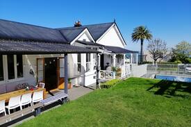 Bluff Hill Villa | Beautiful family house with swimming pool