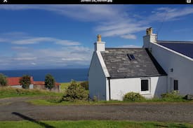 Staffin Bed & Breakfast | Taigh Rob Room 1 Thistle ( Double room )