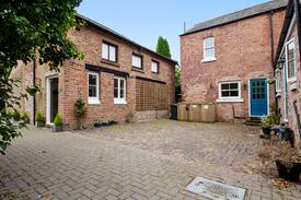 Childer Thornton House | 2 bedroom self catering cottage with hot tub
