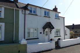 St Ishmaels Cabin | Charming Clifton Cottage in St Ishmaels