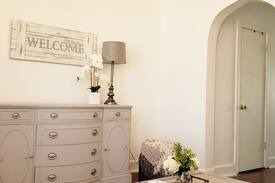 Pullman Apartment | Artist Fully Furnished Home In Historical Pullman