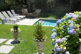 Village of East Hampton House | NEW LISTING: HEART OF EAST HAMPTON VILLAGE, CLOSE TO DOWNTOWN, EAT-IN KITCHEN, GUNITE POOL