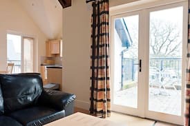Mountshannon House | Lakeside View Holiday Home No. 16, Mountshannon, Co. Clare - 3 Bedrooms sleeps 5/6