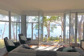 New South Wales Cabin | Holiday House with Lake Macquarie view