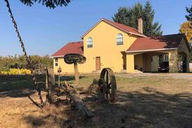 Hubbard Other | Authentic Farm Stay, Convenient Central Location