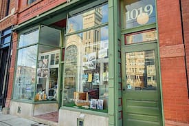 Sheffield Neighbors Apartment | Private Lincoln Park Condo with 2 Parking Spots