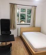 Finchley Church End House | Double room in a bungalow, clean, relaxing space