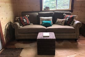 Fayetteville Other | Creek-side Cabin *Staycation* on Horse Farm