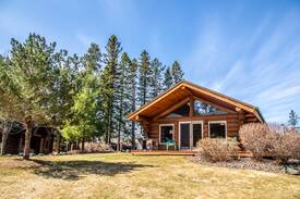 Castle Danger Cabin | Grand Superior Lodge #502 is a beautiful home near the Gitchi Gami Bike Trail, Split Rock Lighthouse, Gooseberry Falls, and the Superior National Hiking Trail