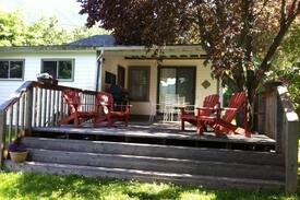 Proctor Cabin | Kootenay Lake Front Cottage Pets Welcome