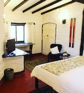 Denham Bed & Breakfast | ‘The Preachers Cottage’ BNB (2BRM Family Stay)