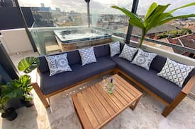 Saint Kilda South Apartment | Luxury St Kilda Penthouse Oasis with Spa