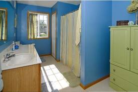 Maplewood House | Cute and Clean Townhome Near StPaul