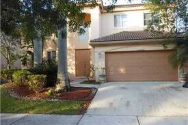 Weston House | Beautiful Dent in Fort Lauderdale