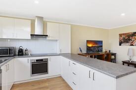 Middleton House | Sea Breeze - Listen to the Surf Roll in from Middleton Beach