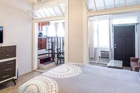 Historic Old Northeast Apartment | Historic San Rafael Studio Loft - Old NE 360 #356