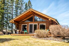 Castle Danger Cabin | Grand Superior Lodge #502 is a beautiful home near the Gitchi Gami Bike Trail, Split Rock Lighthouse, Gooseberry Falls, and the Superior National Hiking Trail