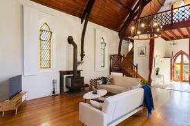 Guildford House | Villa Nova B&B retreat Couples or Family ESCAPE