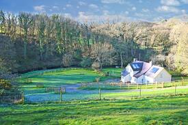 Nevern House | Glandwr 5* Manor House, Newport
