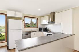 Middleton House | Sea Breeze - Listen to the Surf Roll in from Middleton Beach