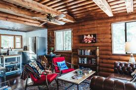 Yulan Cabin | Beaver Brook Lodge & Motel