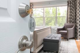 Collingwood Bed & Breakfast | Mountain Suite - Craigleith Manor Bed & Breakfast