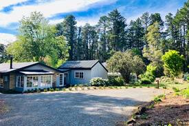 Penrose Cabin | Newbury Cottage - charming forest farm getaway