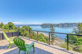 Southworth House | Dog friendly, waterfront home near ferry access!