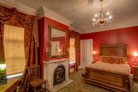 East Dubuque Villa | Captain Merry Mansion—4:20 Friendly