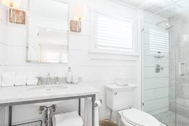 Nantucket Town Cabin | Luxurious Harbor View Millie Cottage! Walk & bike