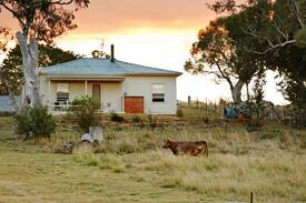 Maffra Cabin | - Hillside Cottage - Amazing Views