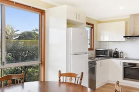 Middleton House | Sea Breeze - Listen to the Surf Roll in from Middleton Beach