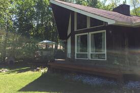 Victoria Beach Cabin | YEAR ROUND Cedar Cabin near Victoria Beach
