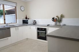 Australind Apartment | 3 bedroom family and pet friendly villa Australind