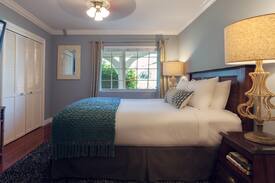 Upper Lake Hotel | Waterfront Executive Suite - Lodge At Blue Lakes