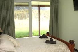 Sandy Flat Bed & Breakfast | Green Room at Donegal Farmstay