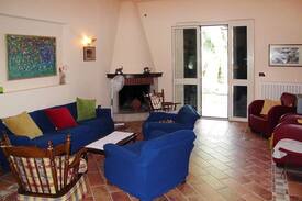 Tortoreto Lido Apartment | Villa Mirì | fronte mare con giardino