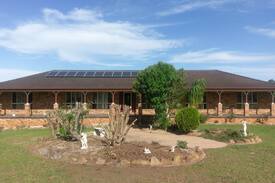Macksville House | Country Rural Atmosphere 5mins CBD - Antique Room