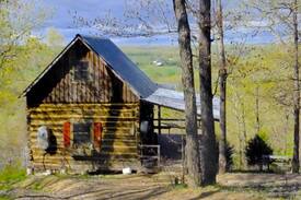 Dixon Bed & Breakfast | Aunt Phoebe's Cabin - Rock Eddy Bluff Cabins
