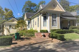 Kosciusko House | The Ivey-Lane Bed & Breakfast *Queen Bee Room