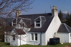 Glenelg House | A traditional Highland home near Skye welcomes you