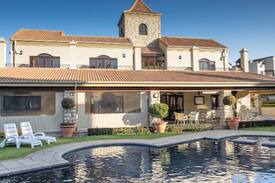Lone Hill House | Beautiful home in prestigious area and estate