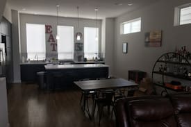 East Downtown Houston House | New Townhouse in Prime Super Bowl Downtown Local