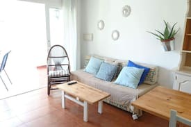Cala Blanca Apartment | Apartamento acogedor,con jardín, al lado del mar.
